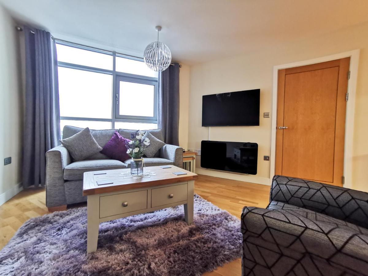 2 Bedroom City Centre Apartment With Free Parking カーディフ エクステリア 写真